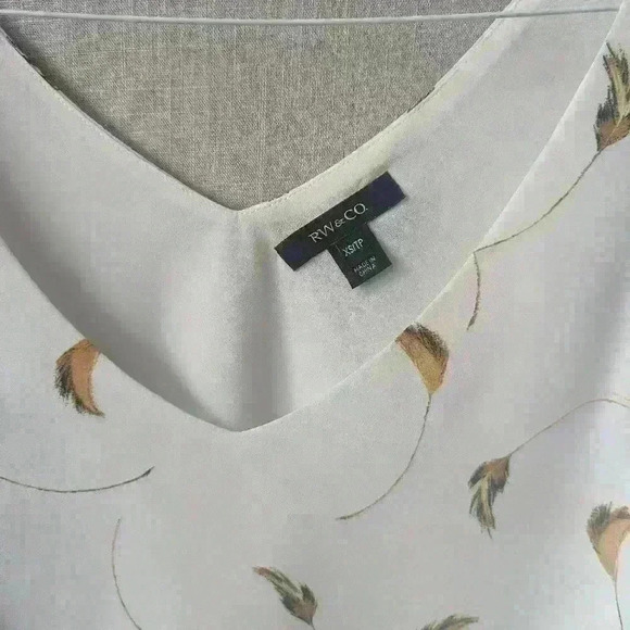 8 piece bundle of women's  tops - size xs/s - Picture 8 of 15